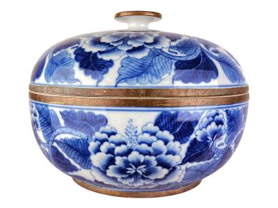 Chinese Style Lidded Pot